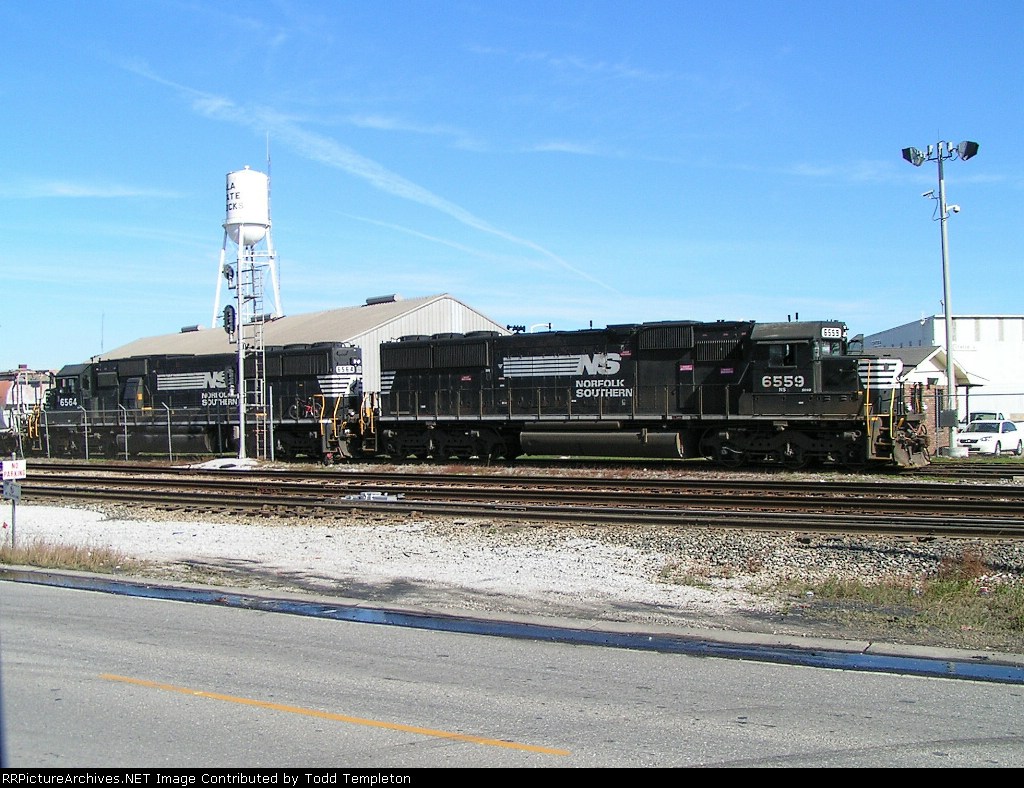 NS 6559 shoves a loaded grain train into the AL State Docks
